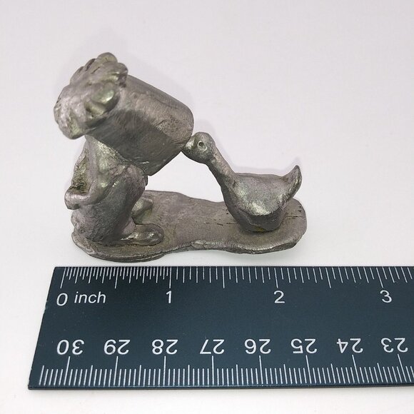 C.R. Gibson Co. The Casual Observer Sunbonnet Sue & Goose 2" T Pewter Sculpture - Picture 2 of 8